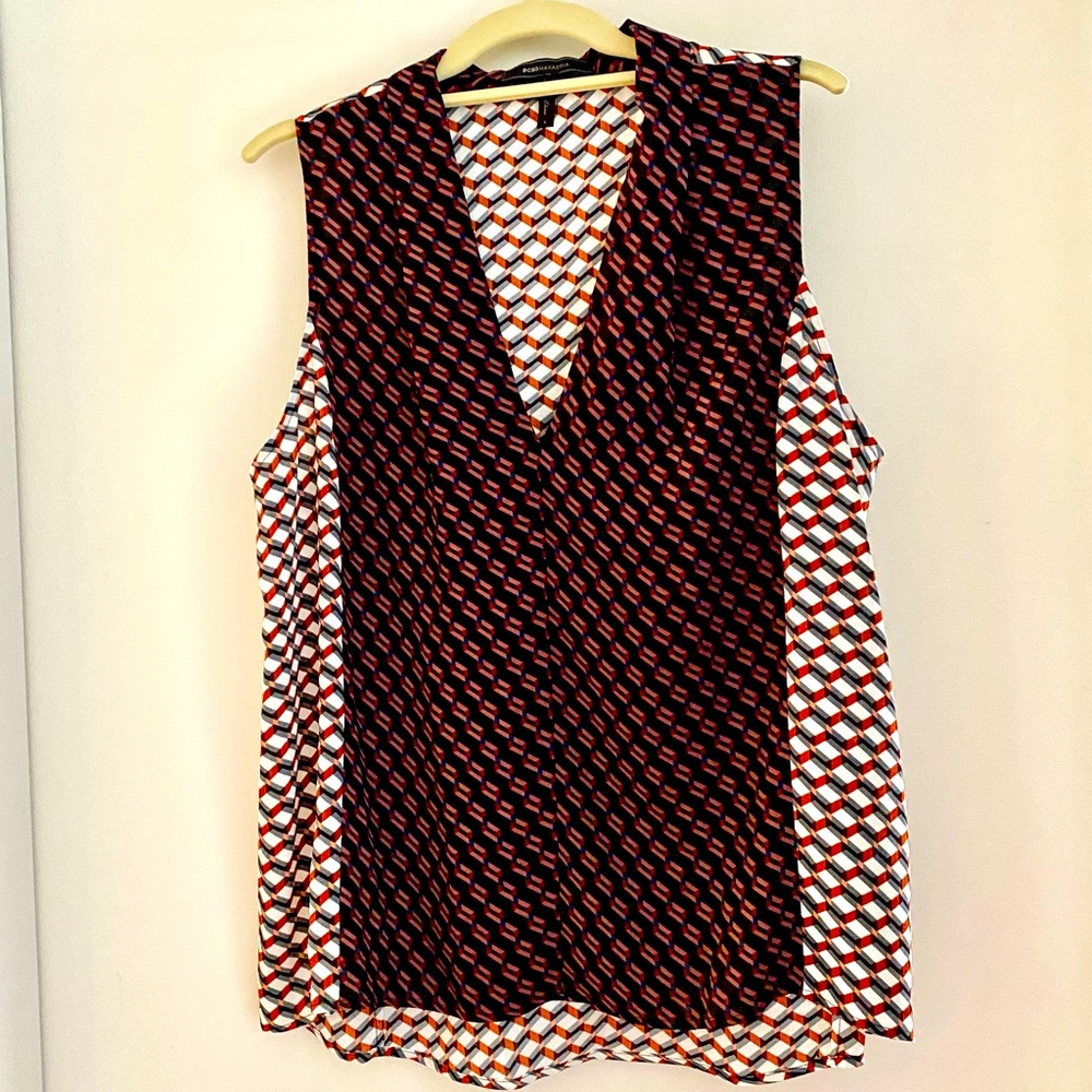 BCBGMAXAZRIA sleeveless vneck multi color top L.